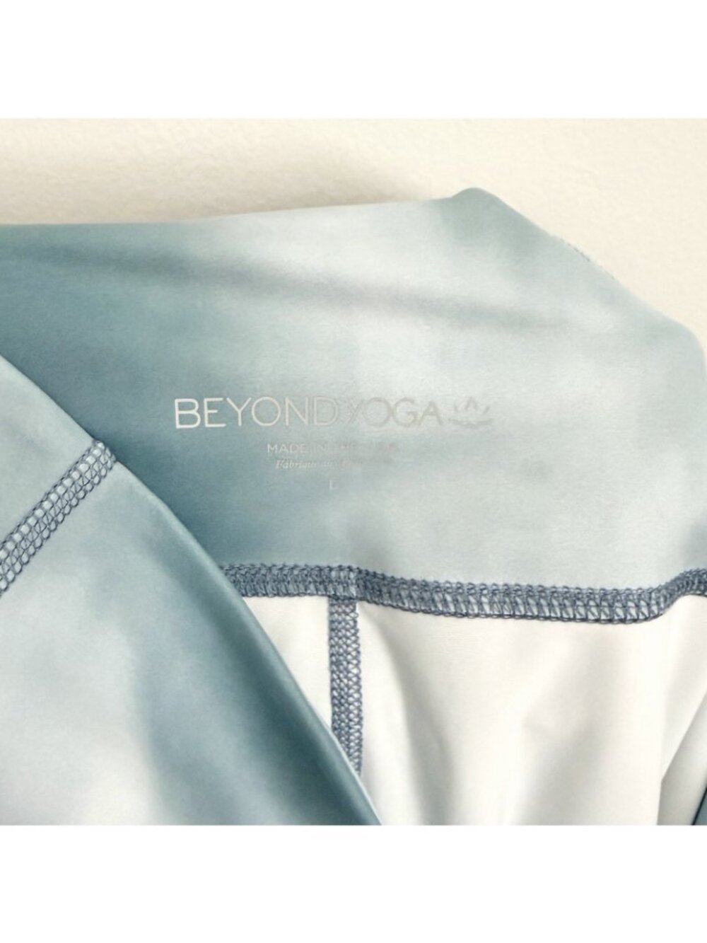 NEW Beyond Yoga Cropped Tank Sports Bra + Leggings Set Blue Cloud Women’s Large - Picture 9 of 9